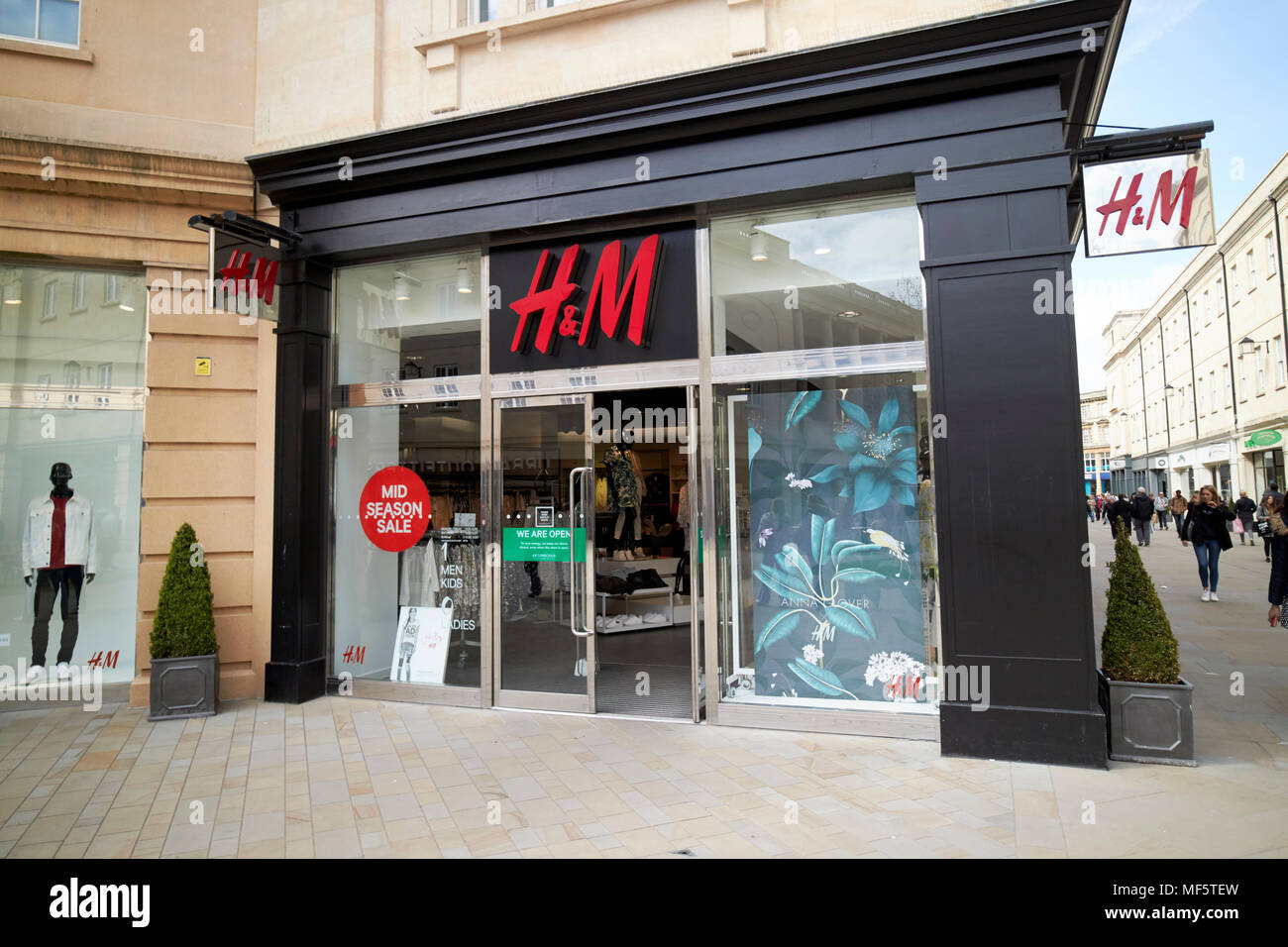 H and m h&m hi-res stock photography and images - Alamy