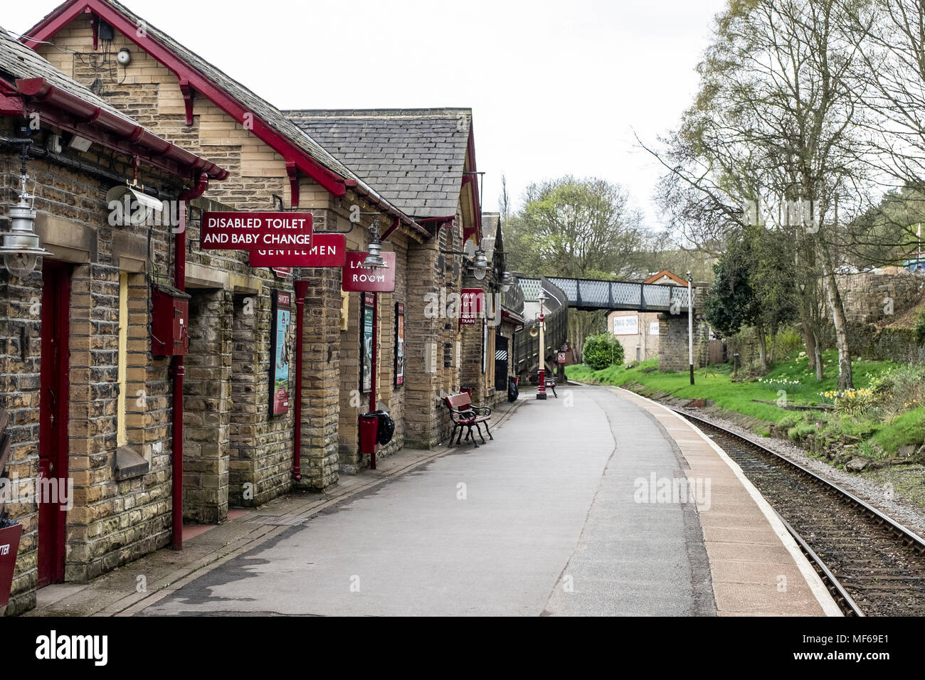 Haworth Train Station on the Keighley Worth Valley Railway line Stock Photo Alamy