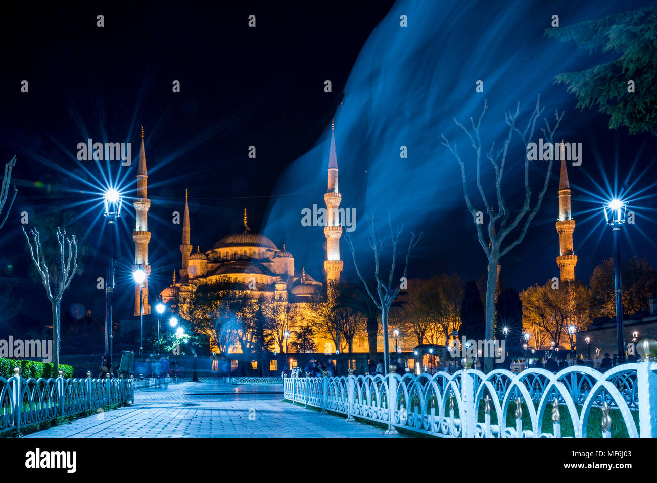 Night view of Sultanahmet Mosque or Blue Mosque on in Istanbul,Turkey ...