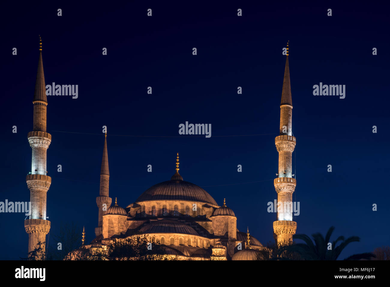Night view of Sultanahmet Mosque or Blue Mosque on in Istanbul,Turkey ...