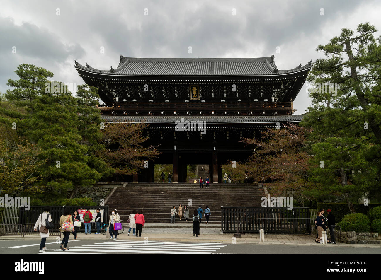 The entrance of the Chion-In temple in Kyoto under a dramatic spring sky, Japan Stock Photo