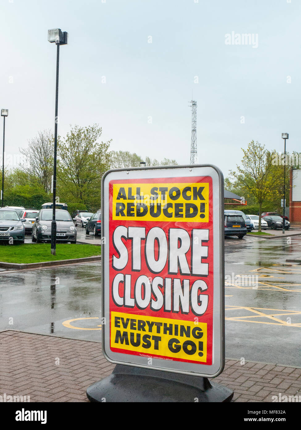 Store closing poster outside shop UK Stock Photo Alamy