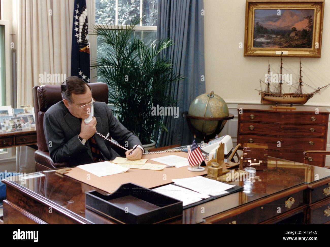 Washington, District of Columbia, USA. 22nd Feb, 1991. United States President GEORGE H.W. BUSH speaks with President Gorbachev of the Union of Soviet Socialist Republics (U.S.S.R.) concerning the Persian Gulf situation on February 22, 1991. Credit: Susan Biddle/CNP/ZUMA Wire/Alamy Live News Stock Photo