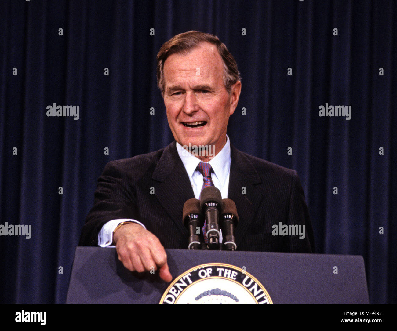 Washington, District of Columbia, USA. 12th Jan, 1989. United States President-elect GEORGE H.W. BUSH announces he has named retired Admiral James D. Watkins as Secretary of Energy and former Secretary of Education William J. Bennett to the newly created position of ''Drug Czar'' to coordinate the Federal Government's war on drugs, in Washington, DC in 1989. Credit: Arnie Sachs/CNP/ZUMA Wire/Alamy Live News Stock Photo