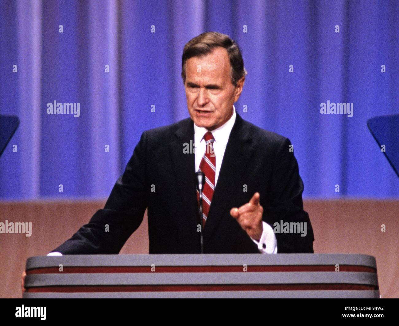 New Orleans, Louisiana, USA. 18th Aug, 1988. United States Vice President GEORGE H.W. BUSH waves to the crowd from the podium as he delivers his speech accepting his party's nomination for President of the United States at the 1988 Republican Convention at the Super Dome in New Orleans, Louisiana in 1988. Credit: Arnie Sachs/CNP/ZUMAPRESS.com/Alamy Live News Stock Photo