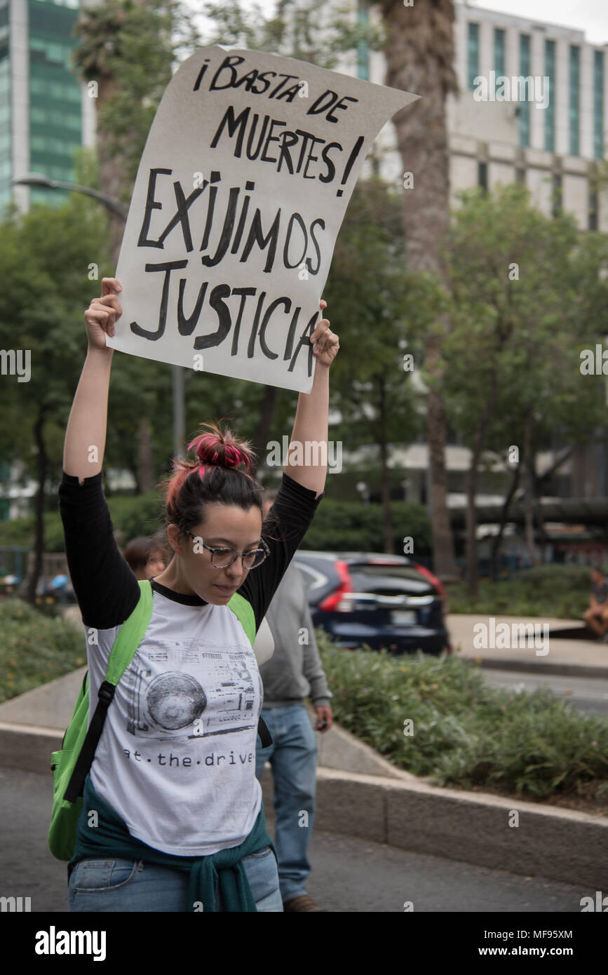 Mexico City, Mexico. 24th April, 2018.  A protester holds a banner that reads 'Basta de muertes. Exijimos justicia' ('Enough of deaths. We demand justice'). Hundreds rallied to protest for the killing of three film students in Guadalajara, Mexico. Credit: Miguel A. Aguilar-Mancera/Alamy Live News Stock Photo