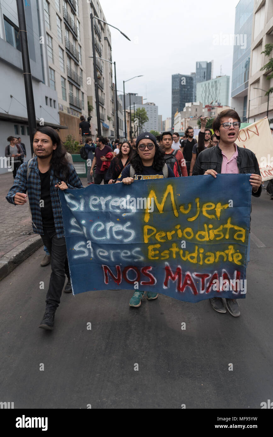 Mexico City, Mexico. 24th April, 2018.  Protester hold a banner that reads 'Si eres mujer, si eres periodista, si eres estudiante: nos matan' ('If you are a woman, if you are a journalist, if you are a student: they kill us'). Hundreds rallied to protest for the killing of three students in Guadalajara, Mexico. Credit: Miguel A. Aguilar-Mancera/Alamy Live News Stock Photo
