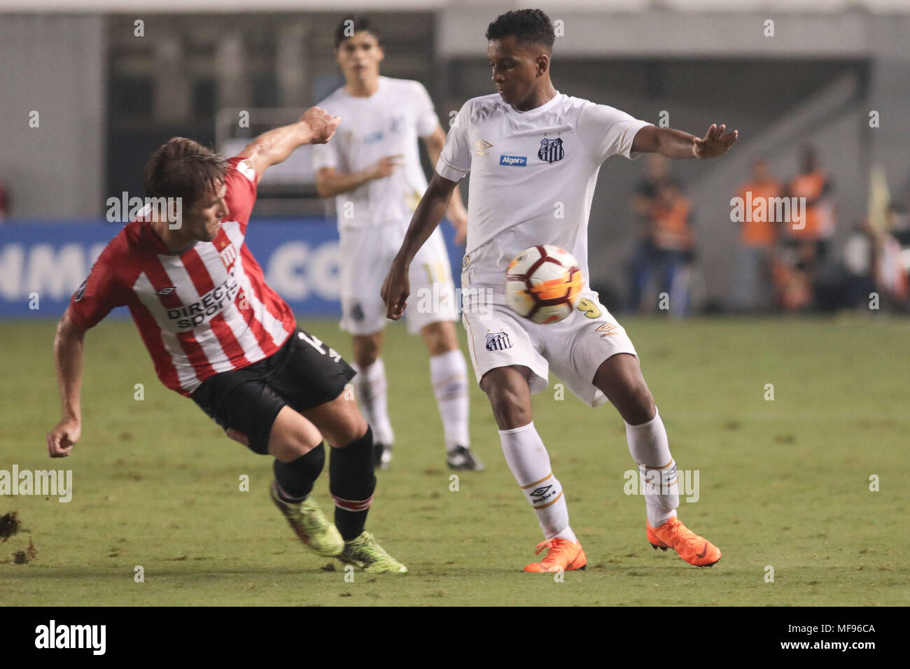Santos, Brazil. 24th Apr, 2018. Rodrygo during the match between Santos and Estudiantes (Argentina) held at Vila Belmiro Stadium in Santos, SP. The match is valid for the 4th round of Group 6 of the 2018 Copa Libertadores. Credit: Ricardo Moreira/FotoArena/Alamy Live News Stock Photo