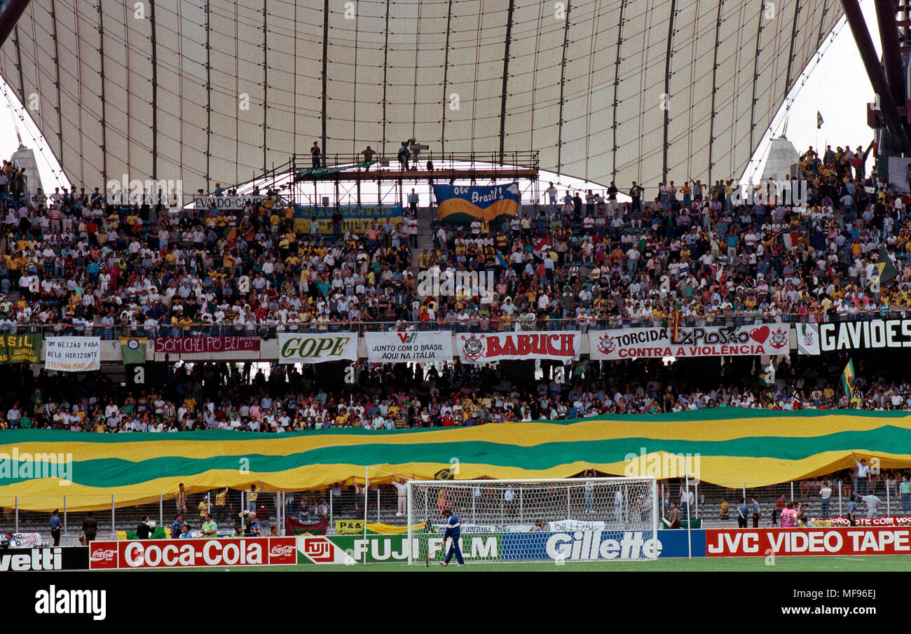 FIFA World Cup - Italia 1990 16.6.1990, Stadio Delle Alpi, Turin/Torino, Italy. Group C, Brazil v Costa Rica. Brazilian 'torcida' with a giant banner. Stock Photo