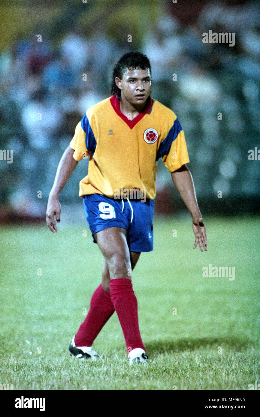 3.2.1992, Estadio Defensores del Chaco, Asunci, Paraguay. South American Olympic Qualifying tournament for Barcelona 1992 - Under-23 National teams (Conmebol). Colombia v Peru. Iv Ren Valenciano - Colombia Stock Photo