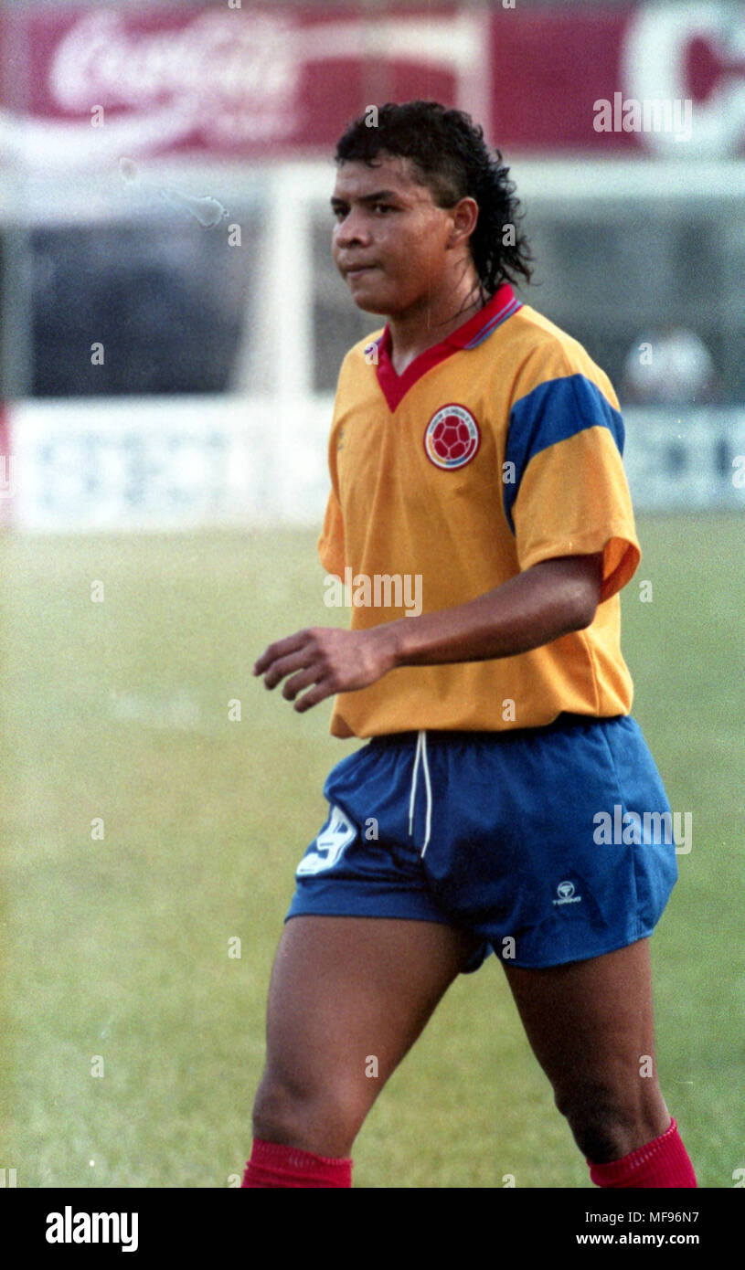 3.2.1992, Estadio Defensores del Chaco, Asunci, Paraguay. South American Olympic Qualifying tournament for Barcelona 1992 - Under-23 National teams (Conmebol). Colombia v Peru. Iv Ren Valenciano - Colombia Stock Photo