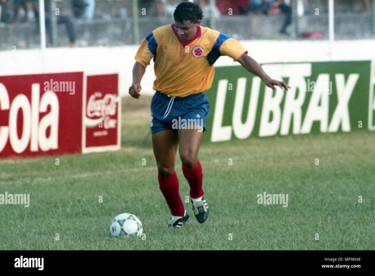 3.2.1992, Estadio Defensores del Chaco, Asunci, Paraguay. South American Olympic Qualifying tournament for Barcelona 1992 - Under-23 National teams (Conmebol). Colombia v Peru. Iv Ren Valenciano - Colombia Stock Photo