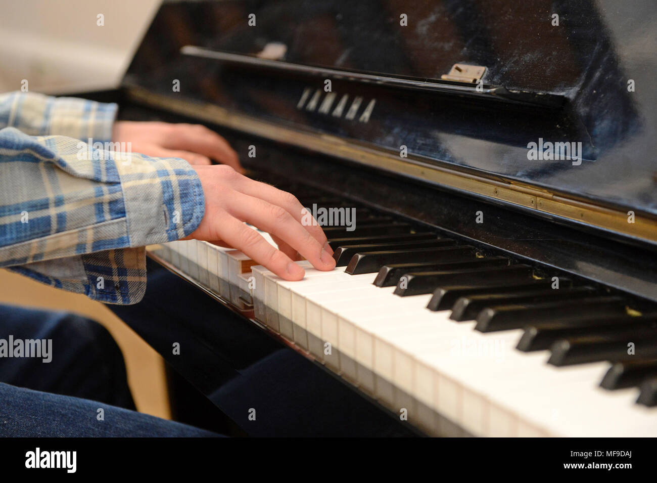 Musicians warming up on a piano in the green room of a music venue Stock Photo Alamy