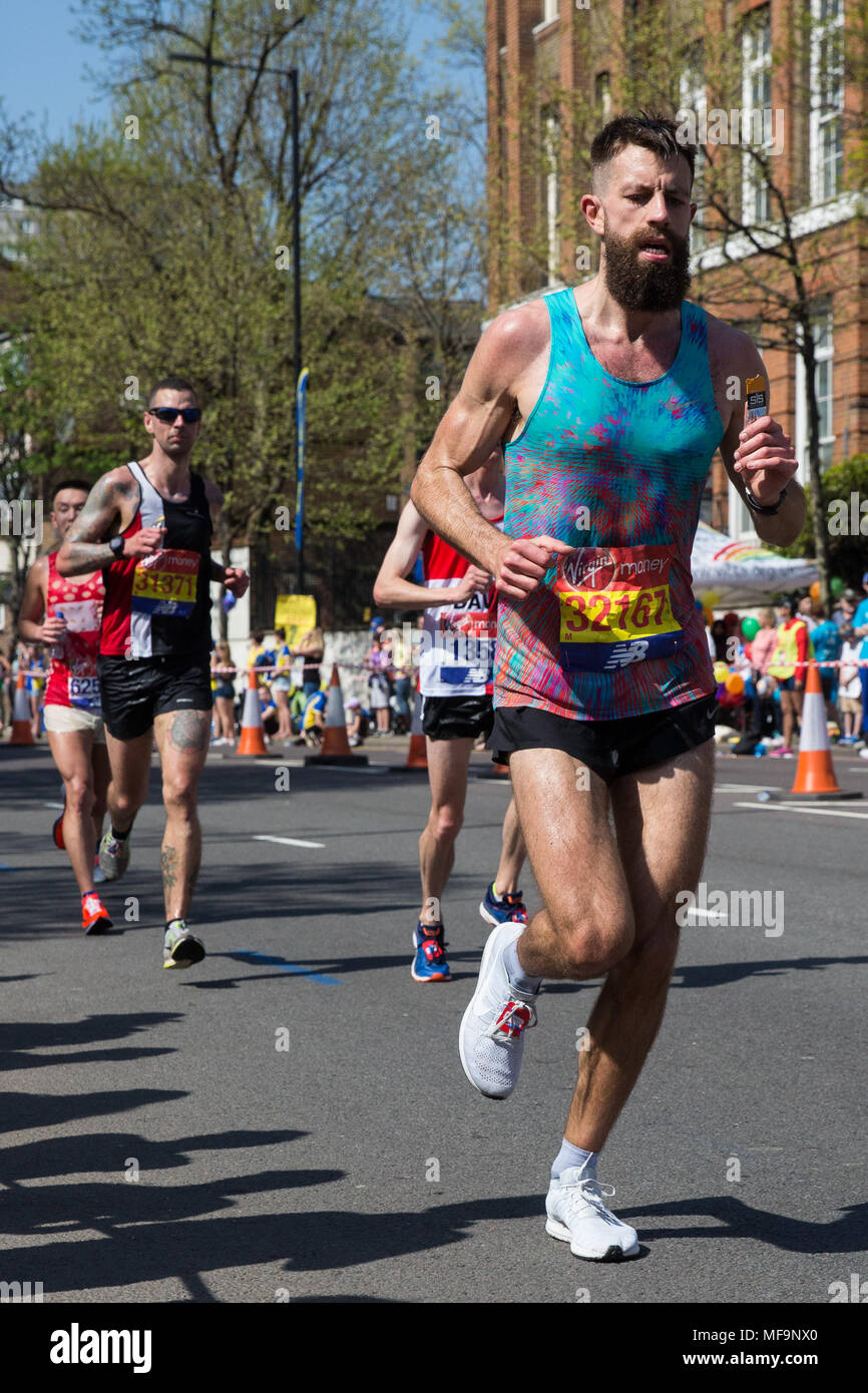 London, UK. 22nd April, 2018. Jason Duff of Felixstowe RRC competes in the 2018 Virgin Money London Marathon. Stock Photo