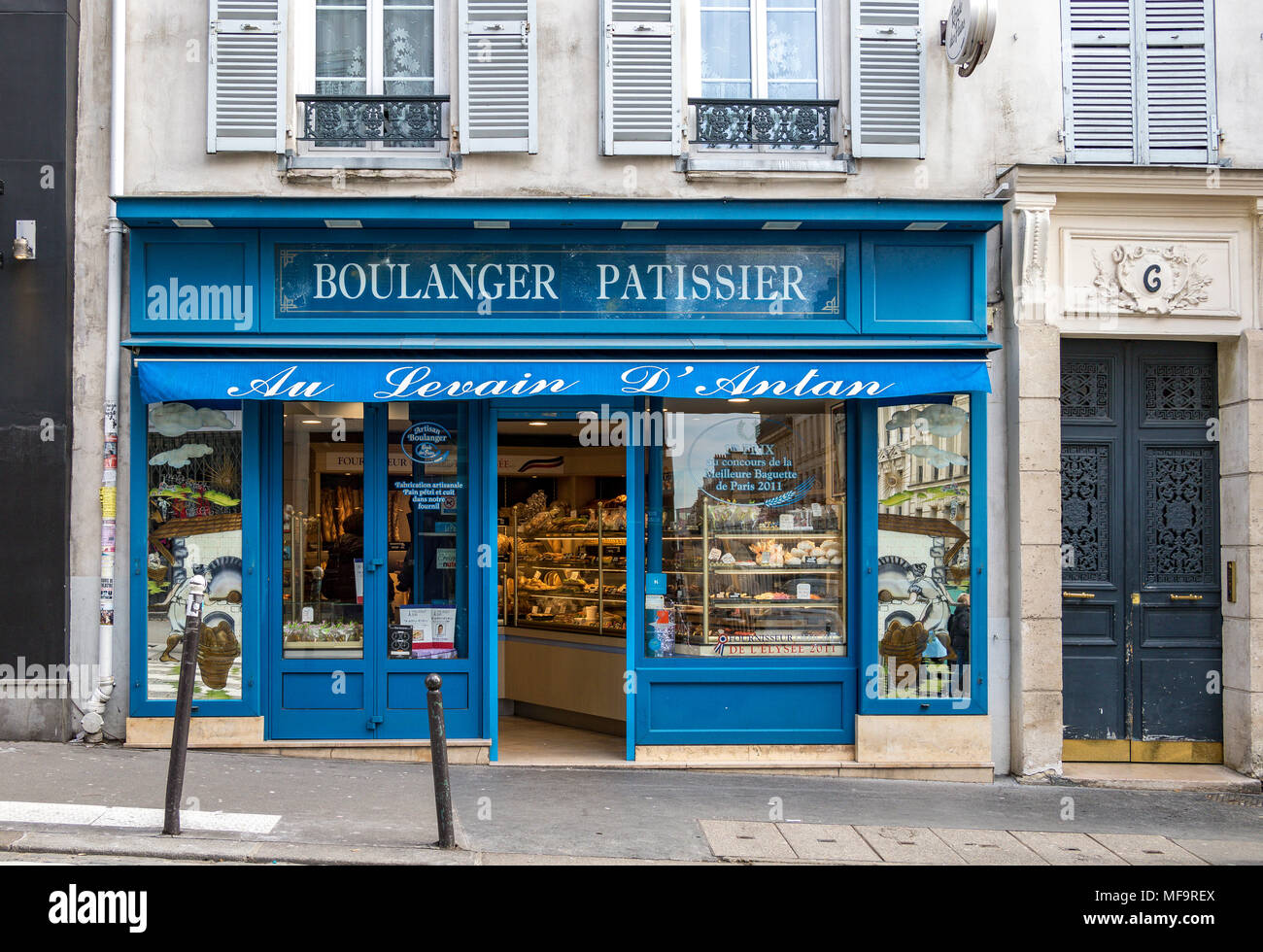 Au Levain d'Antan ,a Boulanger Patissier  on  Rue des Abbesses in Montmartre , Paris, France Stock Photo
