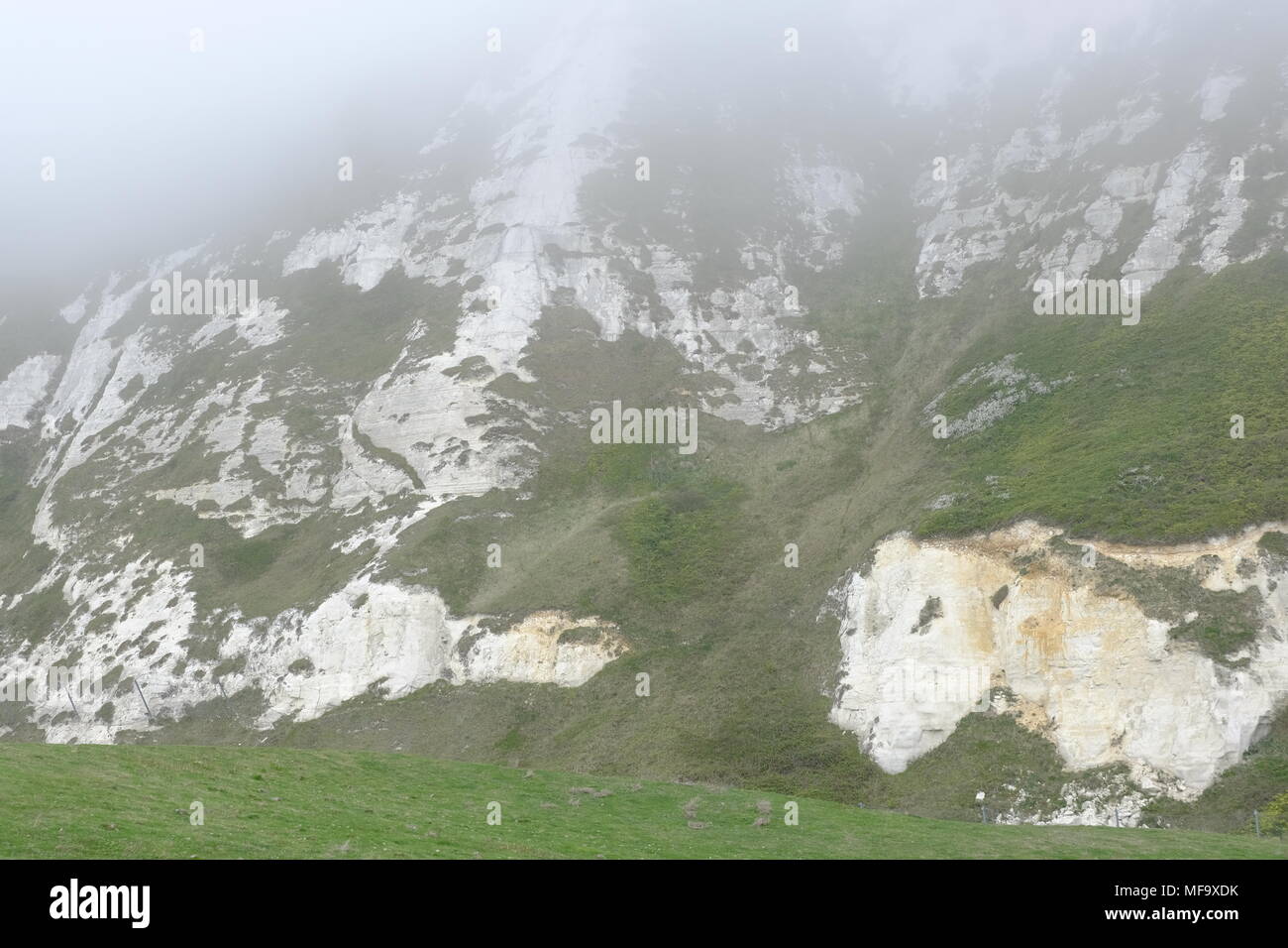 English channel dover fog hi-res stock photography and images - Alamy