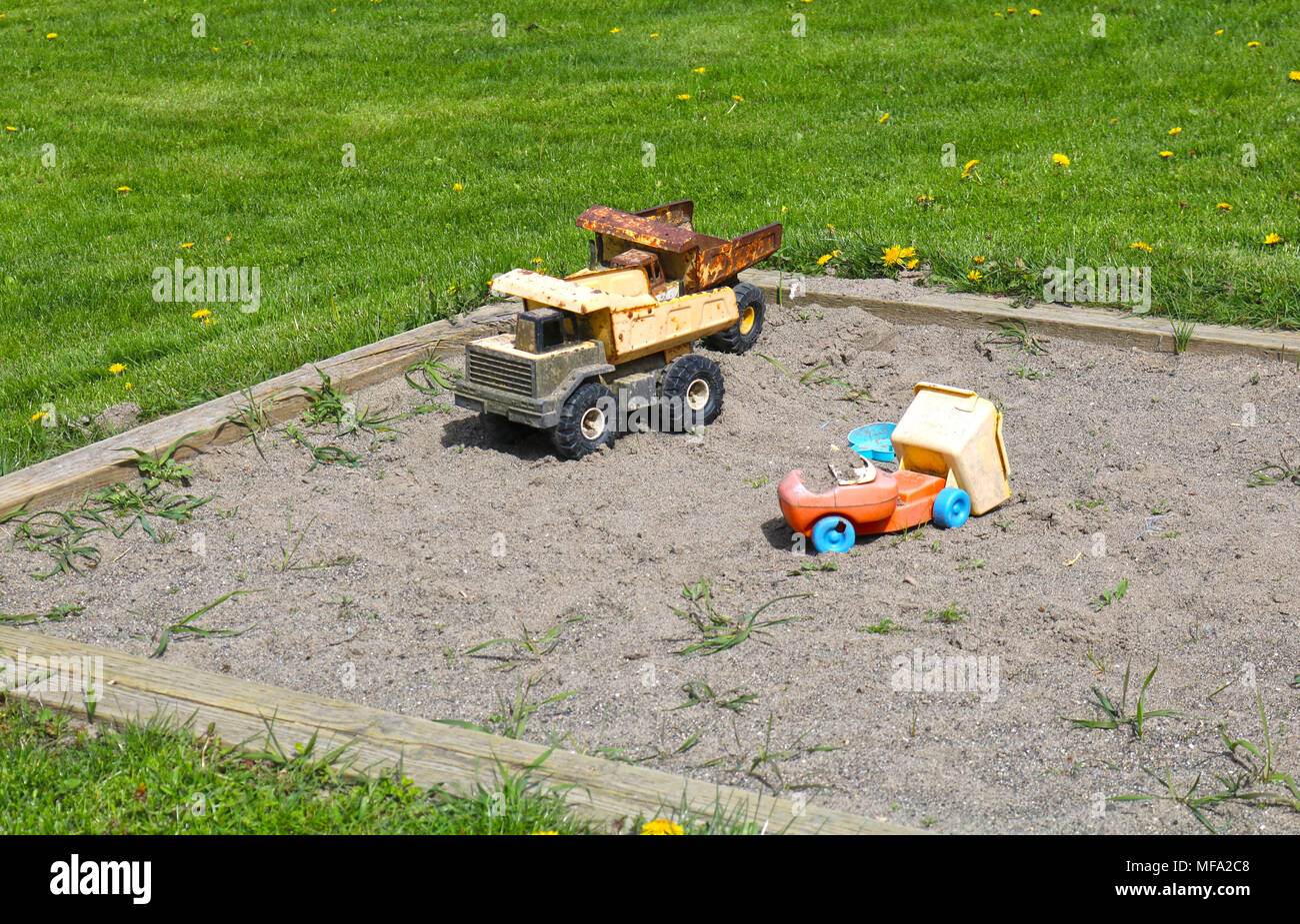 kids sand box toys