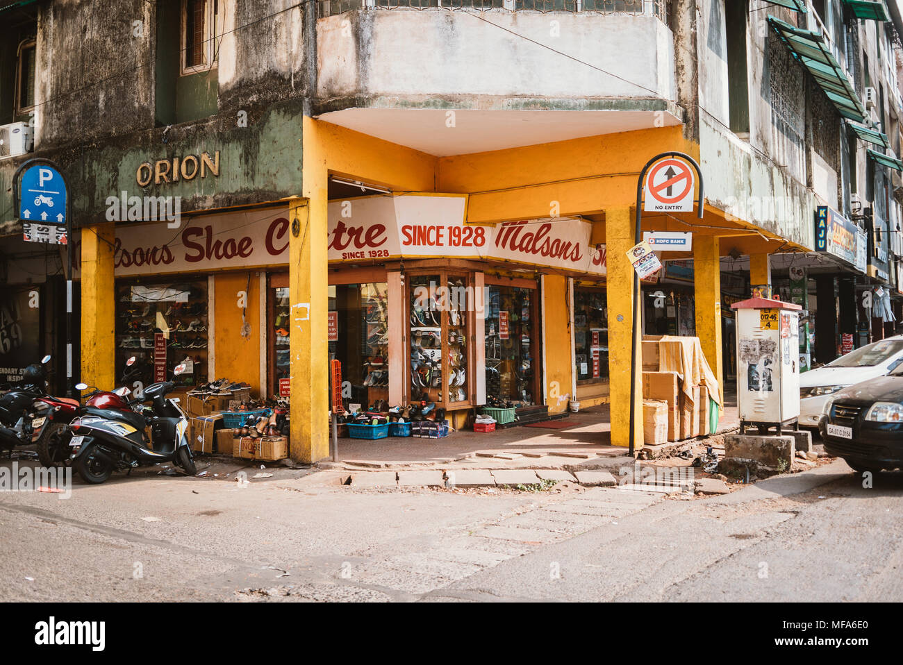 Yellow Shoe Store on the Corner. Delhi, India Stock Photo