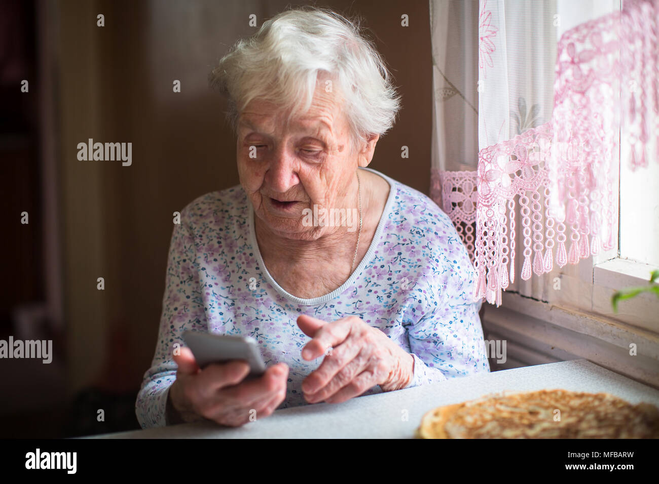 Льготы пожилым. Льготы пенсионерам старше 70 лет. Льготы пожилым гражданам. Счастливые пенсионеры. Льготы пожилым гражданам.