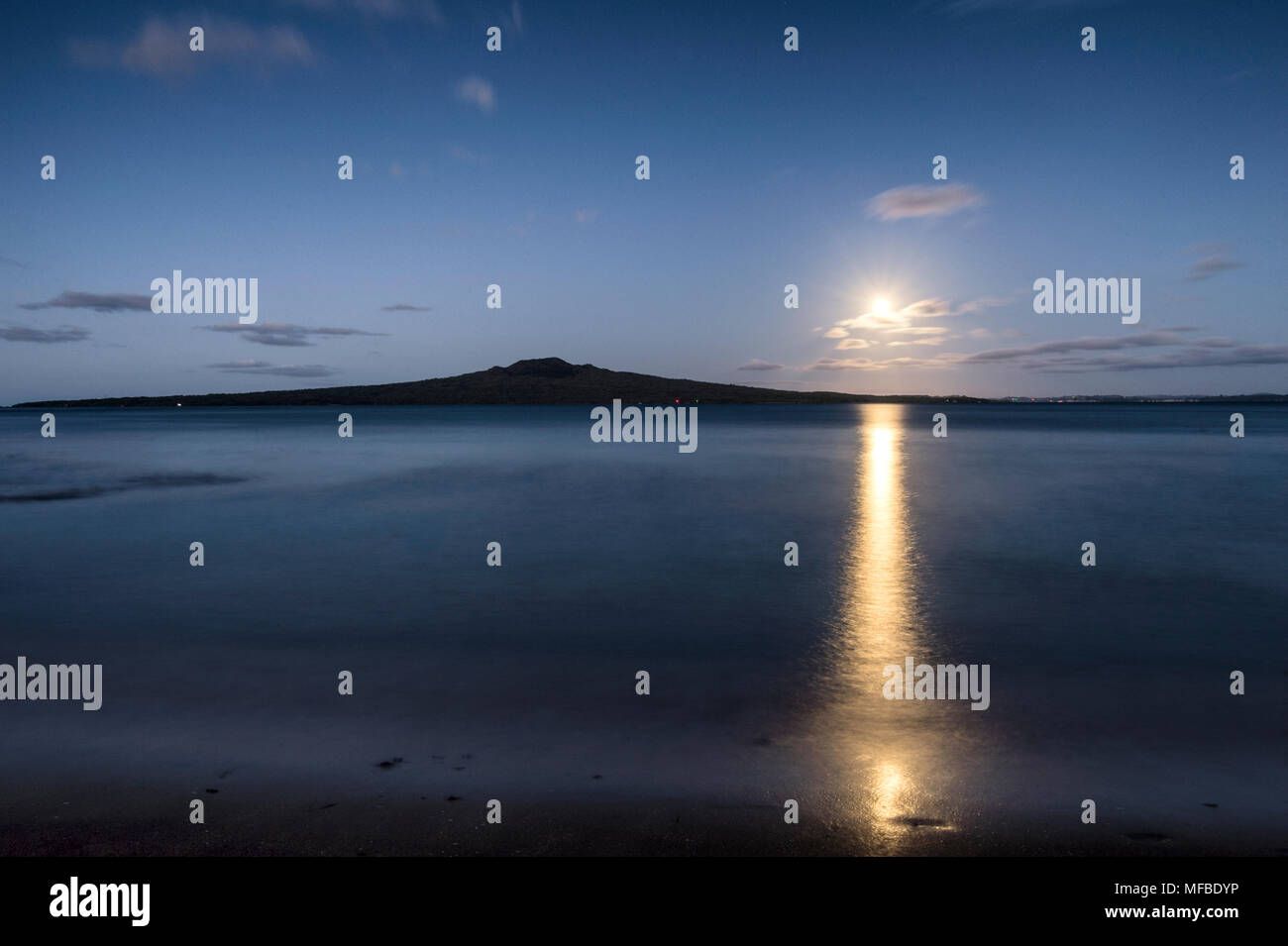 Full moon over Rangitoto Island, Hauraki Gulf Auckland Stock Photo Alamy
