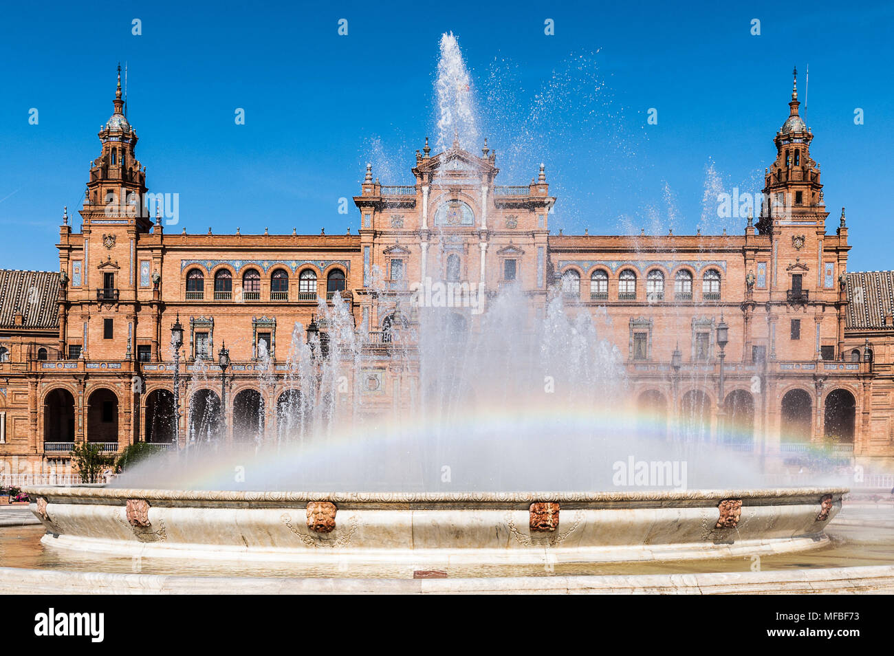 Central building and the fountain at the Plaza de Espana in Seville ...