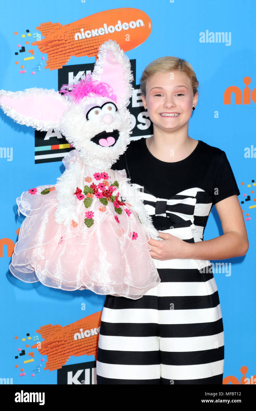 2018 Nickelodeon Kids' Choice Awards, held at The Forum in Inglewood, California.  Featuring: Petunia, Darci Lynne Farmer Where: Inglewood, California, United States When: 24 Mar 2018 Credit: Nicky Nelson/WENN.com Stock Photo