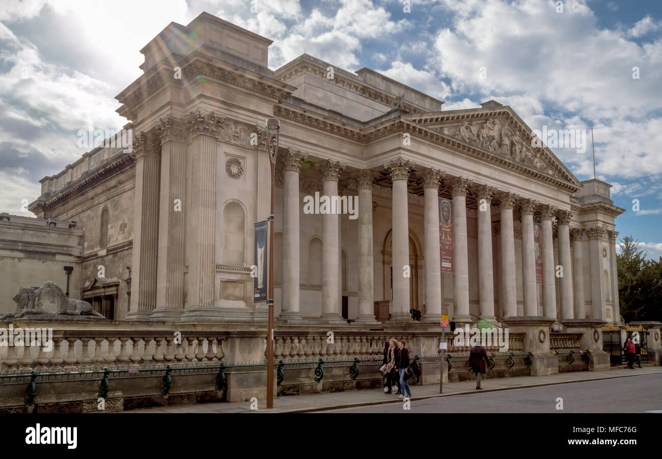 CAMBRIDGE, ENGLAND - April 23, 2016: A view of the FitzWilliam Museum for antiquities and fine arts at Cambridge on a bright sunny morning, Cambridge Stock Photo