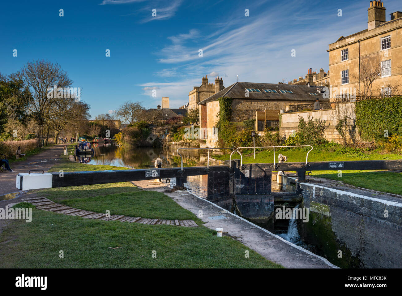 Houses along Kennet and Avon Canal in Bath, Somerset, UK.  200 years ago the canal provided a vital trade route between Bristol and London. Stock Photo