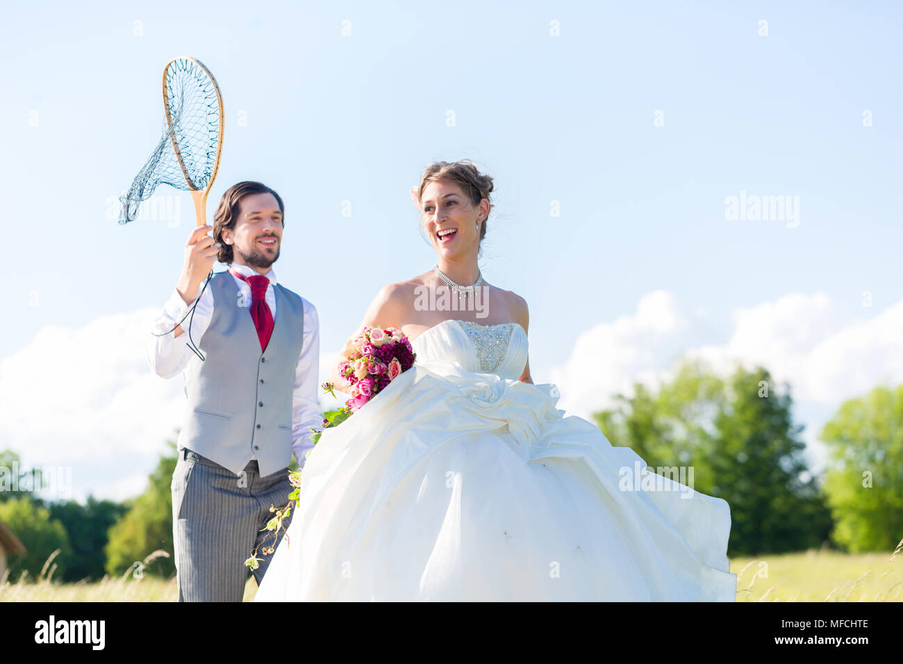 Woman catching wedding bouquet hires stock photography and images Alamy