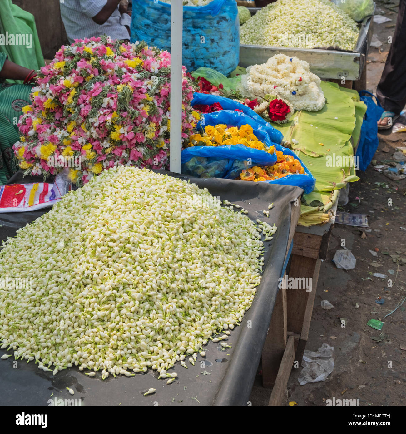 Jasmine and other flowers for sale at a market in Tamil Nadu state, India.  Jasmine flowers are popular with local women for decorating their hair  Stock Photo - Alamy