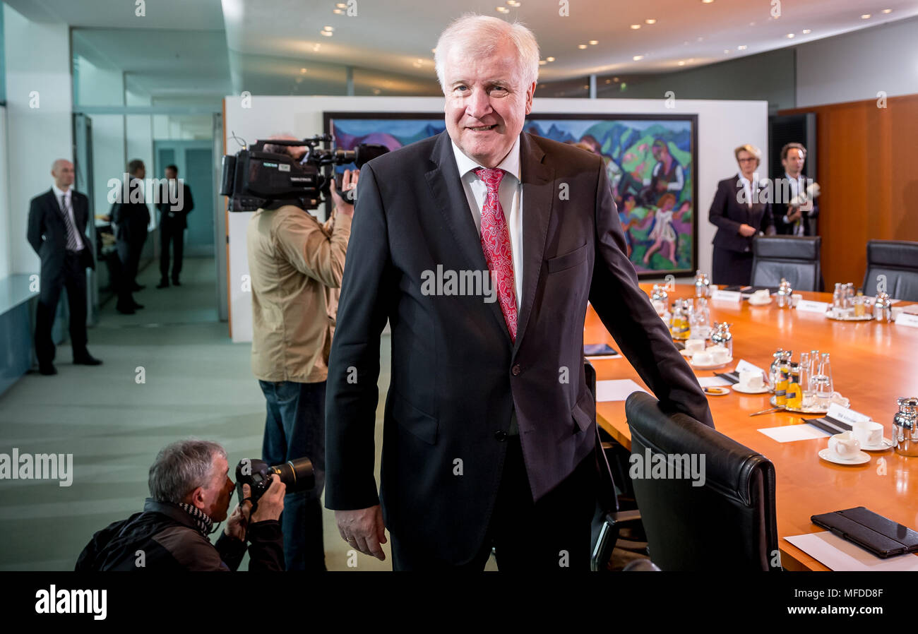 25 April 2018, Germany, Berlin: Federal Minister of the Federal Minister for Internal Affairs, Horst Seehofer, arrives for the the weekly meeting of the German cabinet. Among others, the topic of the pension scheme will be discussed. Photo: Michael Kappeler/dpa Credit: dpa picture alliance/Alamy Live News Stock Photo
