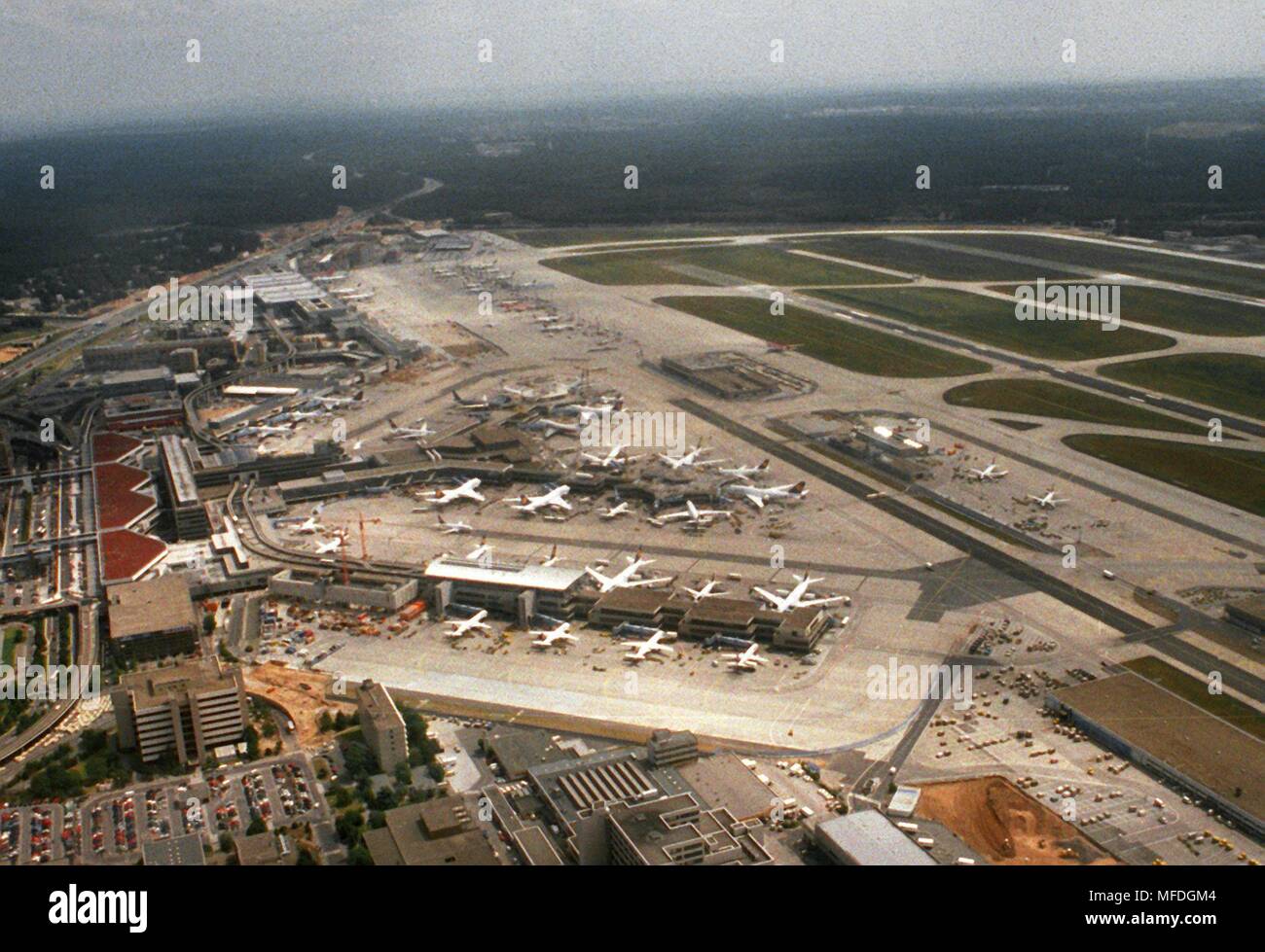 The Frankfurt airport from the 'bird's eye view': right, the two runways, front left, Terminal 1, the rear Terminal 2 (added on 2.6.1997). Flughafen Frankfurt Main AG (FAG) recorded a record profit before taxes of DM 251.6 million last year (1995: DM 108 million). The company called lower depreciation on 4/4/97 as the main reason for development. Sales rose by just under two percent to 2.36 billion DM. It was generated with 12425 witharbeiterern (1995: 12508). FAG also recorded slight growth in passenger numbers, freight volumes and flight movements. | usage worldwide Stock Photo
