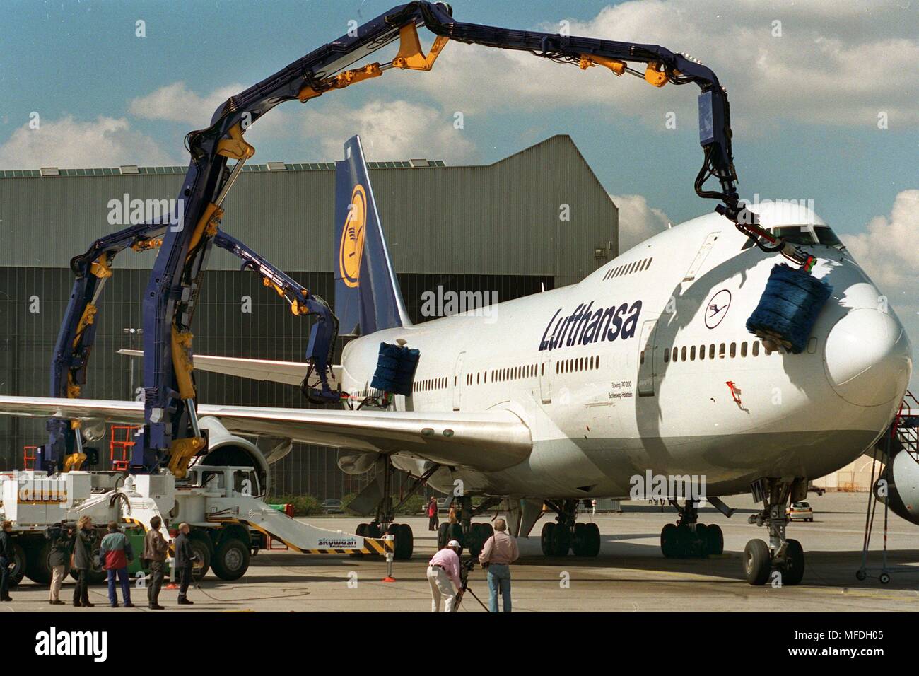 Two giant busses will be flying on Frankfurt Rhein-Main Airport via a Boeing 747 on 16.4.1997. "Skywash", the world's first aircraft washing system that Lufthansa has put into operation, will save the technicians' wet hands in the future. The cleaning of the aircraft takes place like in a car wash: the machines are sprayed with a washer and then cleaned by large brush-mounted brushes. While in the past the exterior cleaning of a Boeing 747 took about eleven hours, the jumbos could now be clean again within three hours. Lufthansa has invested around eleven million marks in the new technology. | Stock Photo