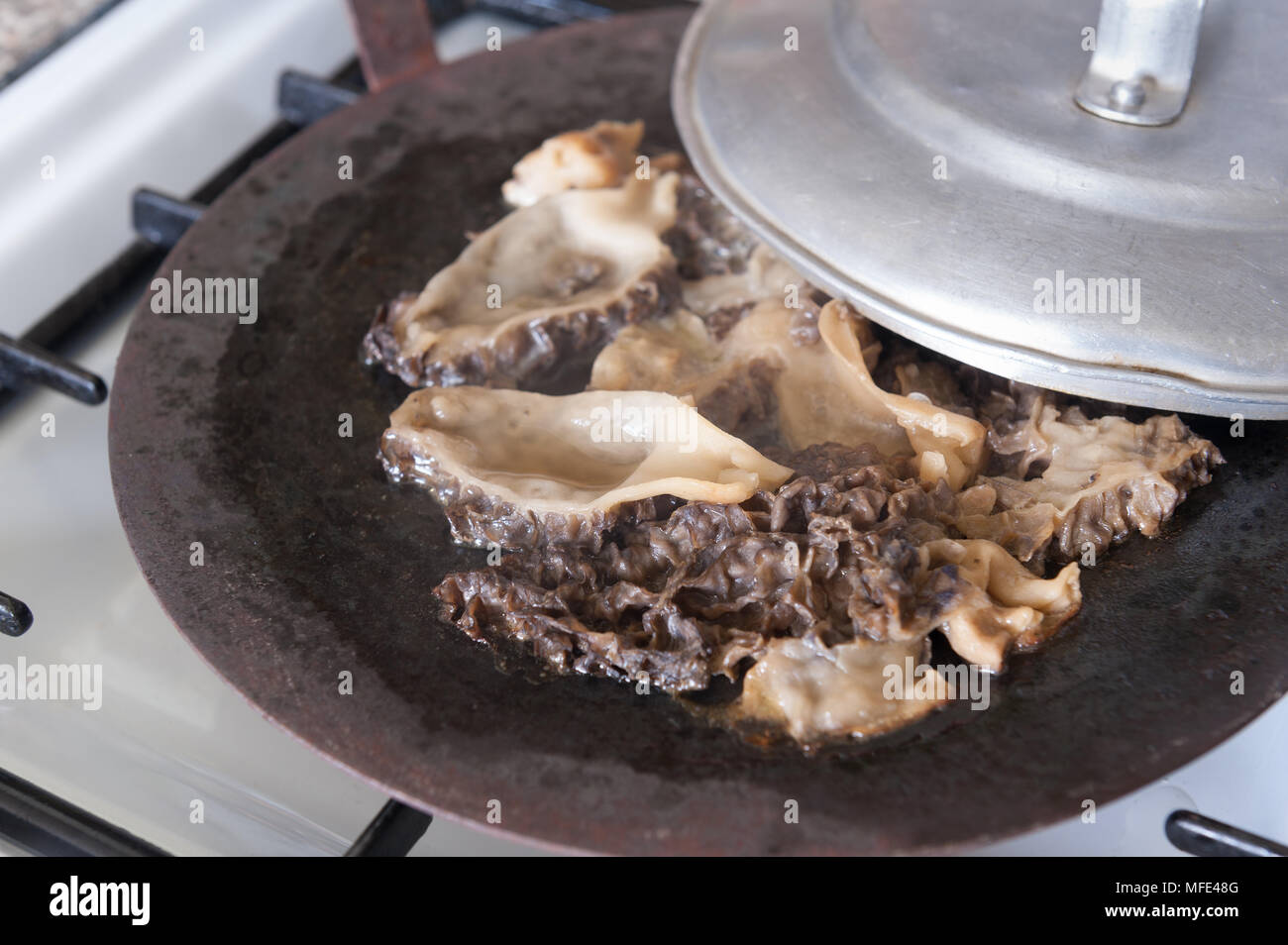 Flat rimless style pan hires stock photography and images Alamy