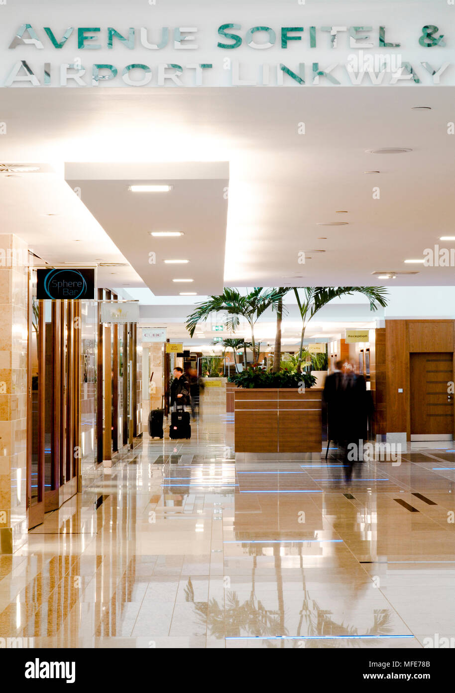 London Heathrow Airport Terminal Retail Hi res Stock Photography And london-heathrow-airport-terminal-retail-hi-res-stock-photography-and