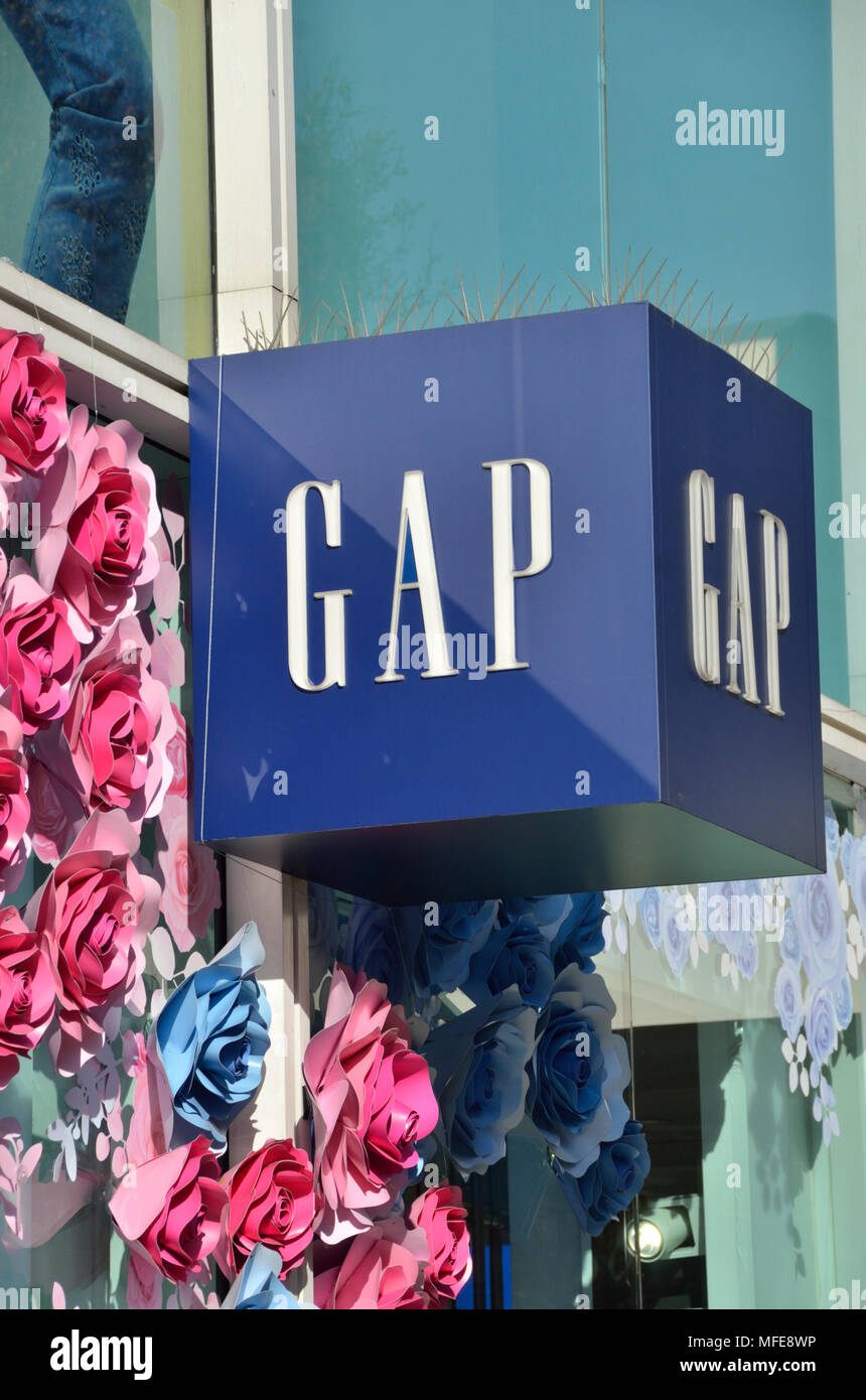 Gap store sign logo hi-res stock photography and images - Alamy