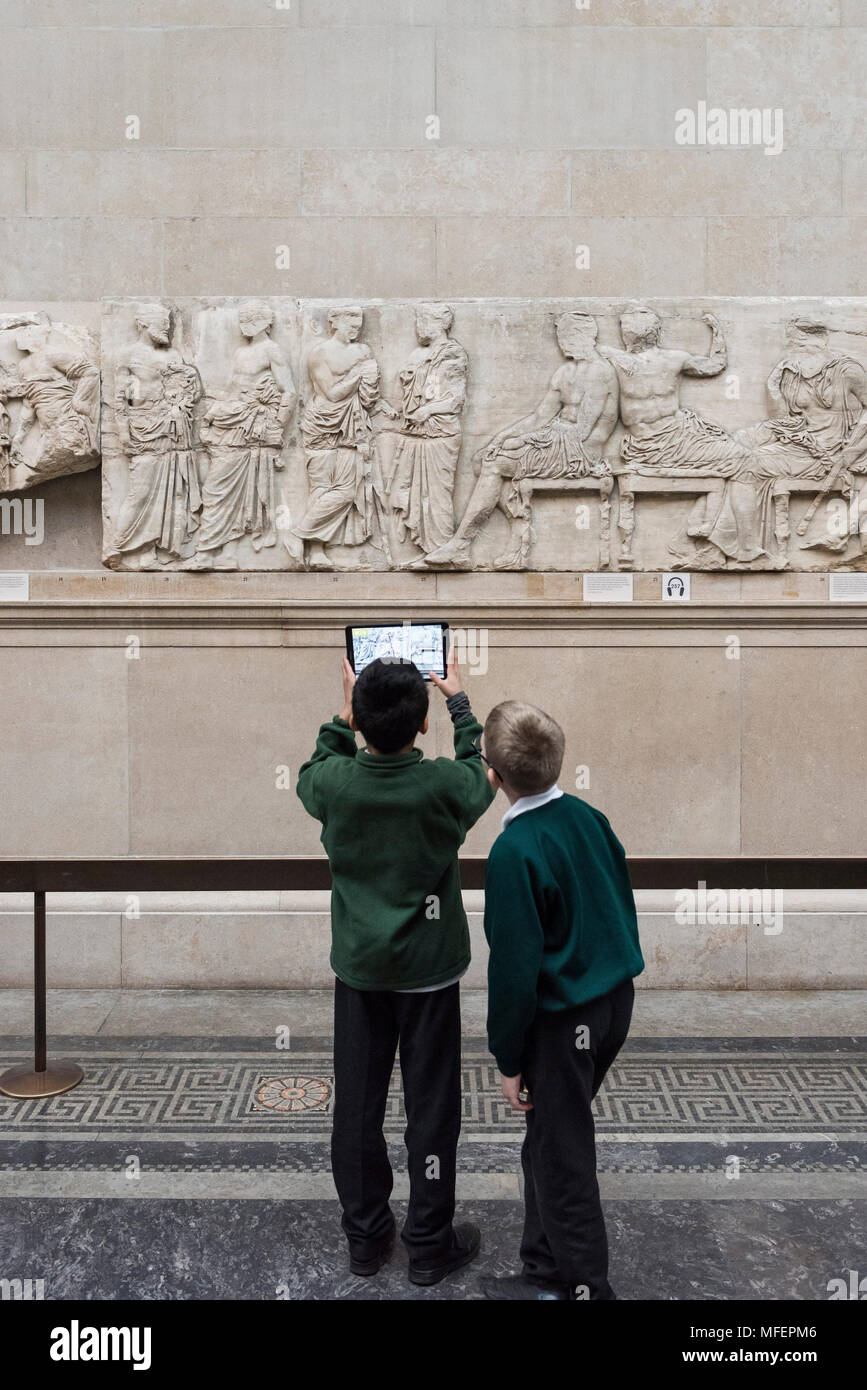 London. England. British Museum, school children looking at the Parthenon Frieze (Elgin Marbles), from the Parthenon on the Acropolis in Athens, ca. 4 Stock Photo