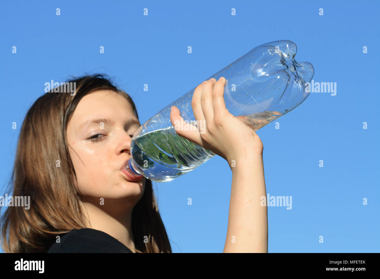 https://c8.alamy.com/comp/MFETEK/beauty-teenage-girl-drinking-water-against-the-blue-sky-MFETEK.jpg