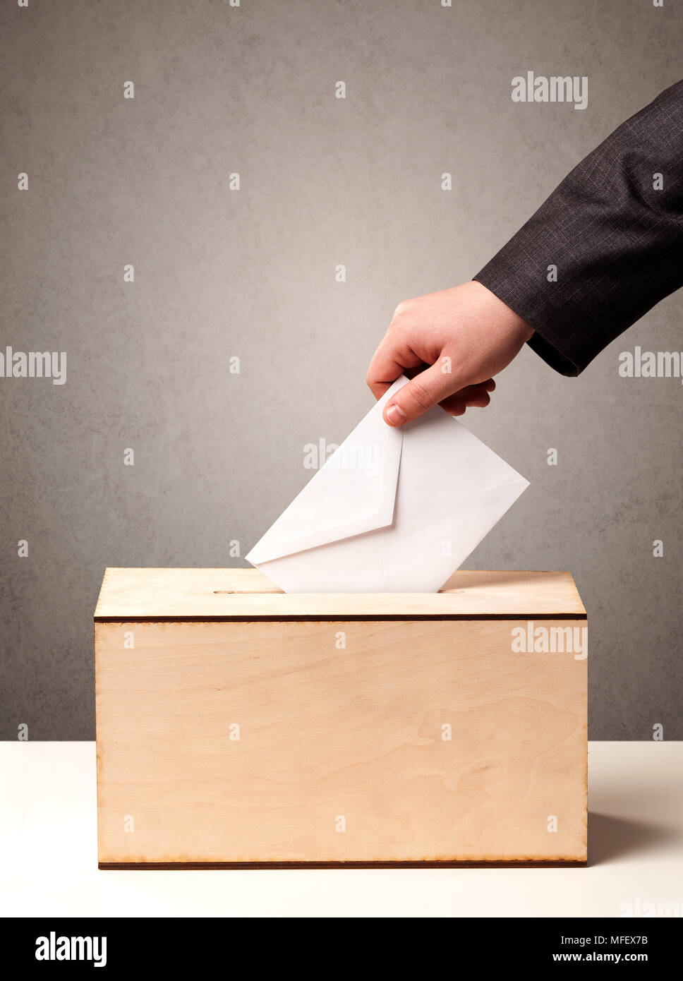 Casting vote hires stock photography and images Alamy