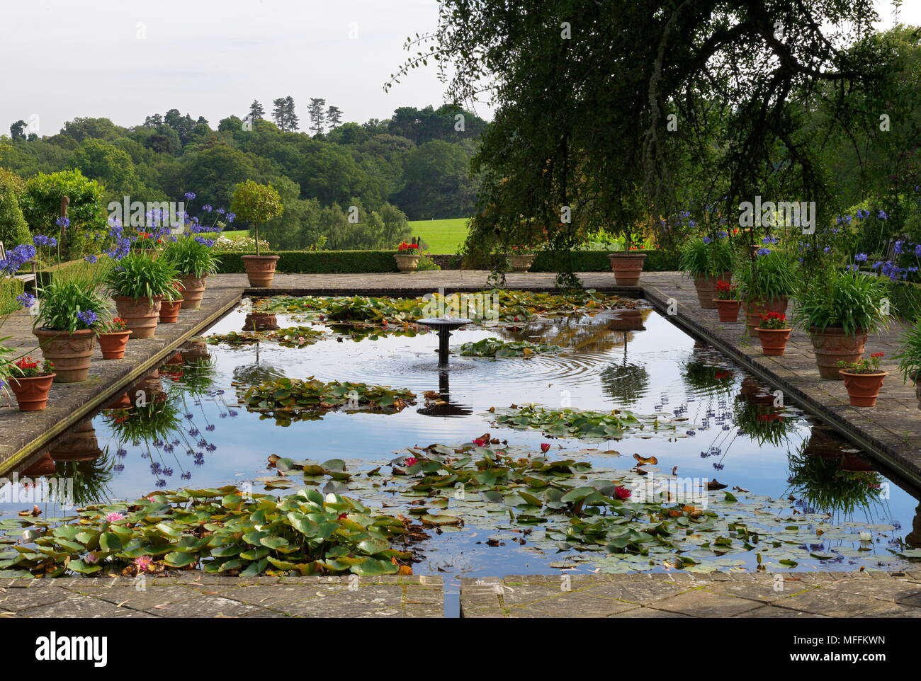Italian garden borde hill hi-res stock photography and images - Alamy