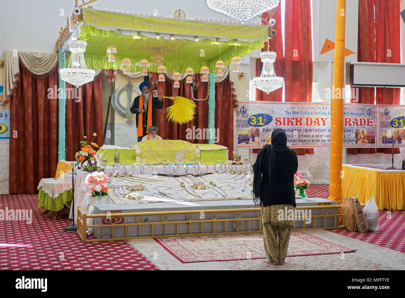 Portrait of a Sikh woman praying &  meditating at a wedding at the Gurdwara Sikh Cultural Society in South Richmond Hill, Queens, New York Stock Photo