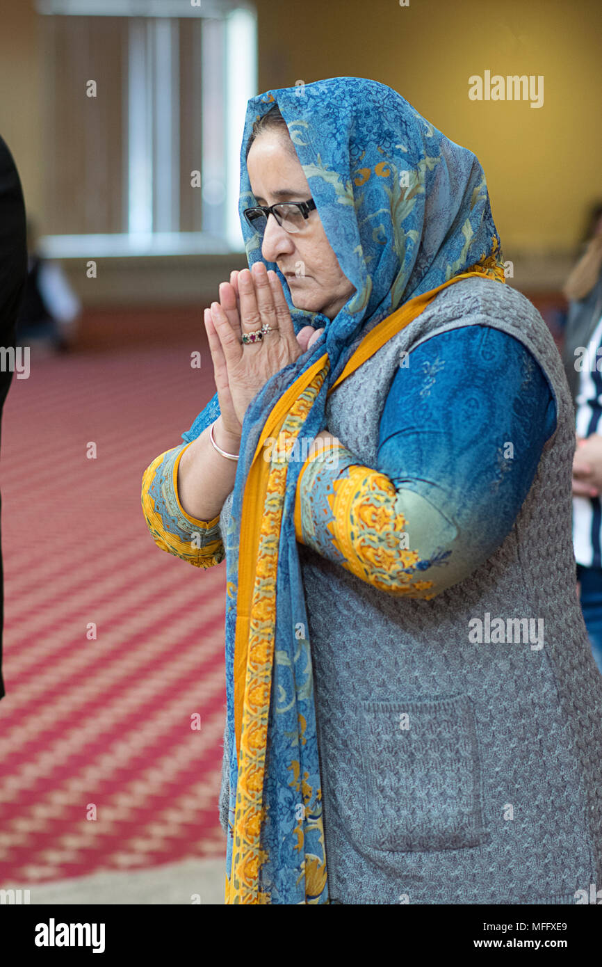Portrait of a Sikh woman praying &  meditating at the Gurdwara Sikh Cultural Society in South Richmond Hill, Queens, New York Stock Photo