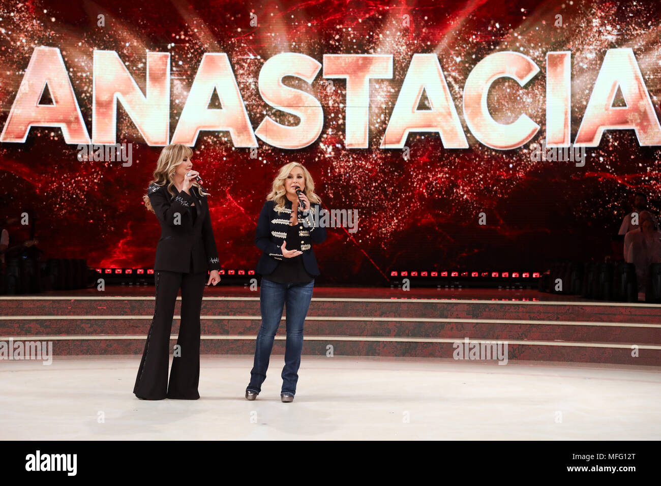 Maykel Fonts — fiestaelegante.de, image size:1300x956