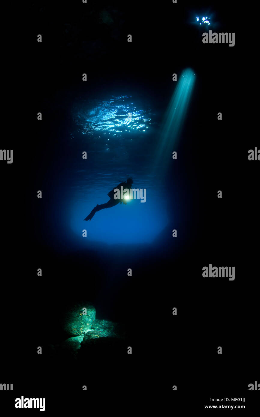 Scuba diver silhouette hi-res stock photography and images - Alamy