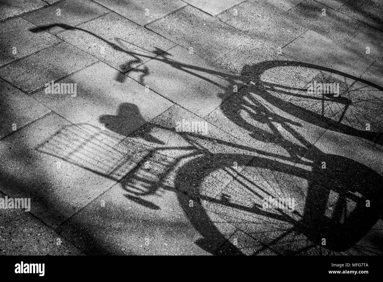 Schatten eines Fahrrads Stock Photo