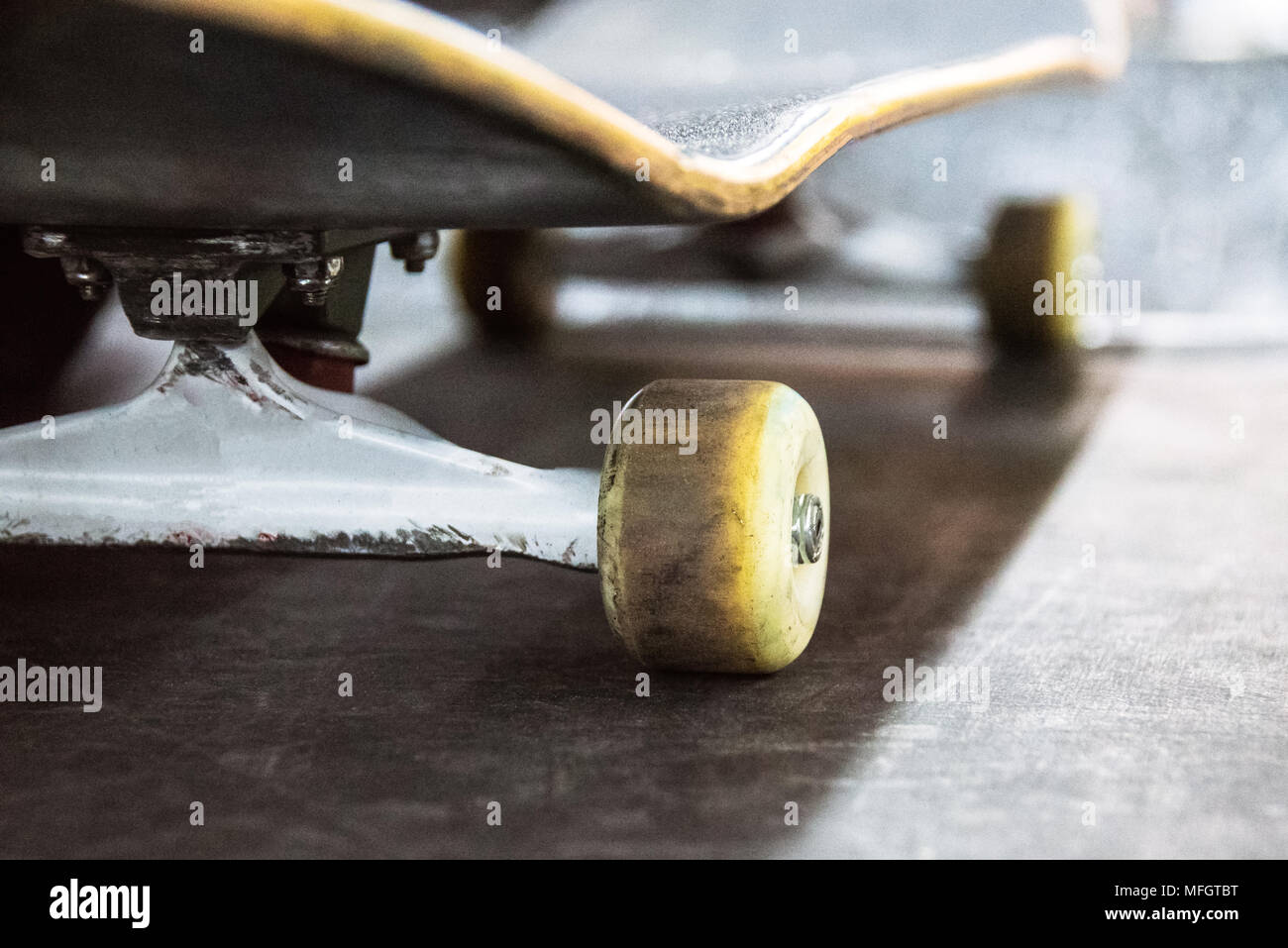 Old skateboard hires stock photography and images Alamy