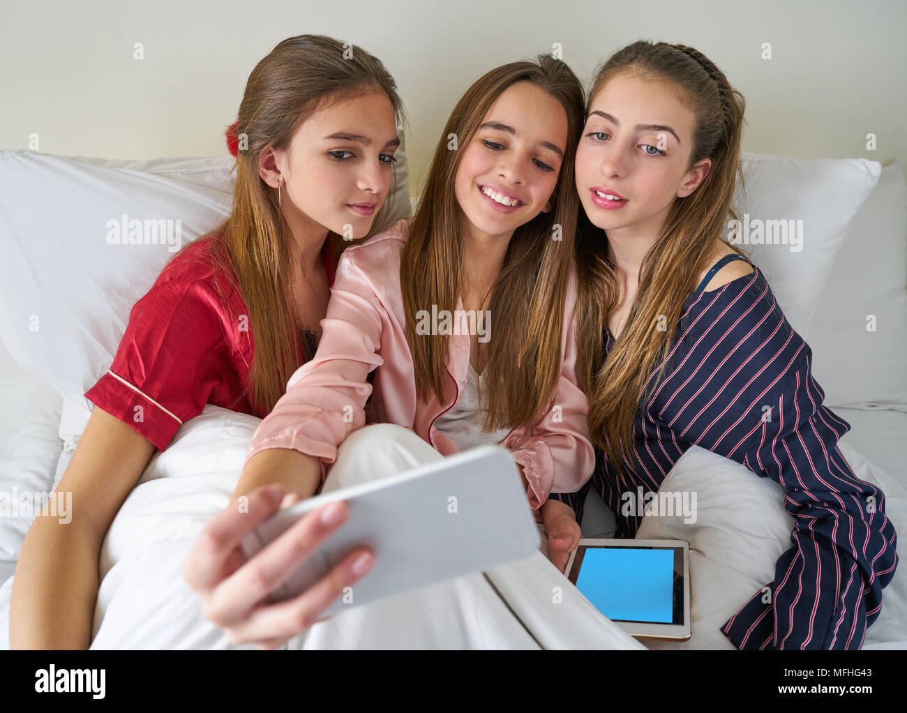 Bed party. Pyjama party at home Stock Photo - Alamy