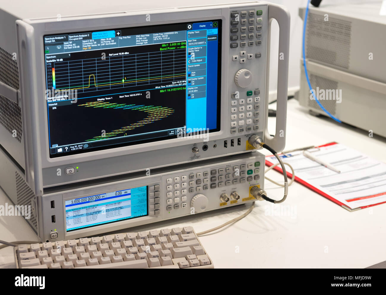 Signal generator hi-res stock photography and images - Alamy