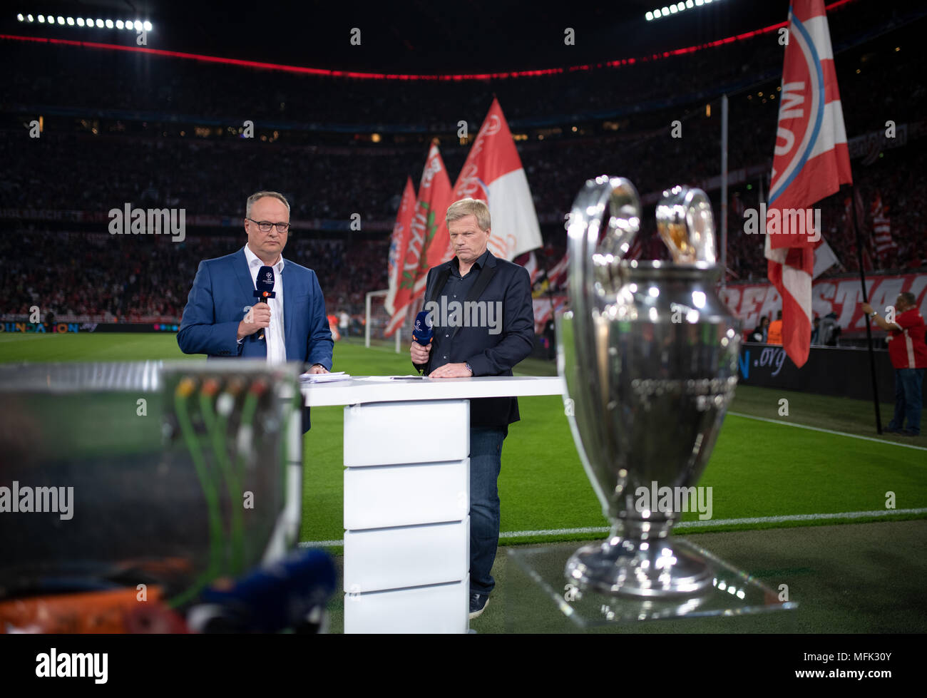 ZDF presenter Oliver Welke / l. and ZDF expert Oliver Kahn / r .. In the  foreground: The Champions League Cup (Trophy, Trophy) GES / Football / Champions  League semi-finals: FC Bayern