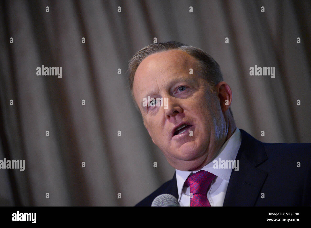 New York, USA. 26th Apr, 2018. Former White House Press Secretary Sean Spicer answers a few questions from the press at Madame Tussauds wax museum, April 25, 2018 in New York City. Credit: Erik Pendzich/Alamy Live News Stock Photo